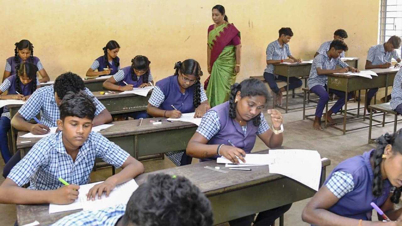 8th Standard Exam Result: എട്ടാം ക്ലാസ് പരീക്ഷാഫലം ‌ഇന്നറിയാം; യോഗ്യതാ മാര്‍ക്ക് ലഭിക്കാത്ത കുട്ടികൾക്ക് ചൊവ്വാഴ്ച മുതല്‍ ക്ലാസ്