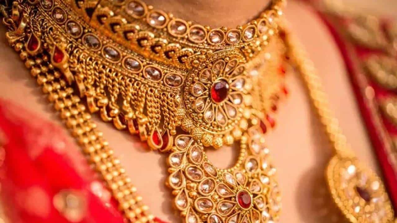 Kerala Gold Rate Today: ഒറ്റയടിക്ക് കുറഞ്ഞത് 1280 രൂപ; വേഗം വിട്ടോ ജ്വല്ലറിയിലേക്ക്! ഇന്നത്തെ സ്വര്‍ണ നിരക്ക് അറിയാം