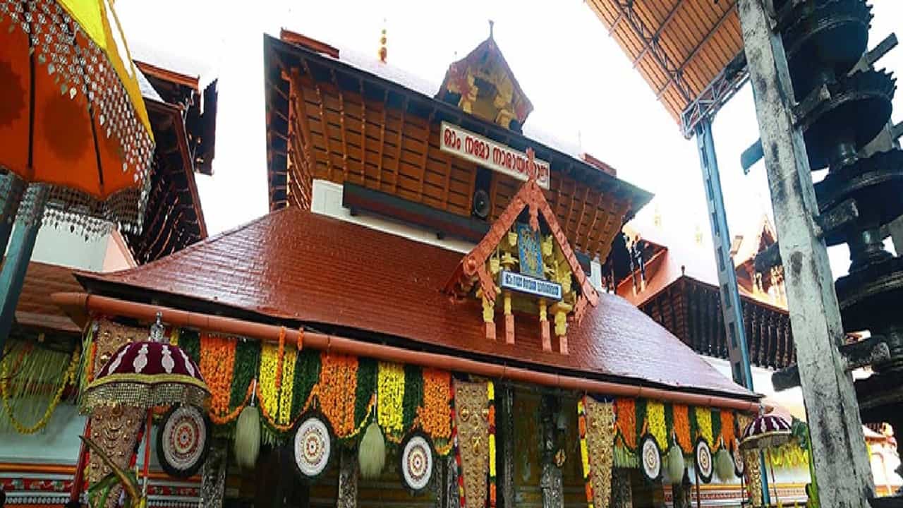 Kerala Devaswom Board Recruitment: ഏഴാം ക്ലാസാണോ യോഗ്യത, സാരമില്ലന്നേ ! ഗുരുവായൂര്‍ ദേവസ്വത്തിലുണ്ട് ഇഷ്ടംപോലെ അവസരങ്ങള്‍