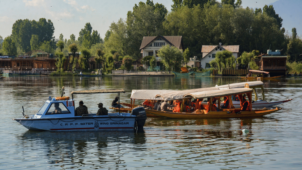 Pahalgam Terror Attack: പഹൽഗാം ഭീകരാക്രമണം; ഭീകരരെ സുരക്ഷാസേന കണ്ടെത്തിയെന്ന് റിപ്പോർട്ട്, കുൽഗാമിൽ വെടിവയ്പ്പ് Pahalgam Terror Attack: പഹൽഗാം ഭീകരാക്രമണം; ഭീകരരെ സുരക്ഷാസേന കണ്ടെത്തിയെന്ന് റിപ്പോർട്ട്, കുൽഗാമിൽ വെടിവയ്പ്പ്