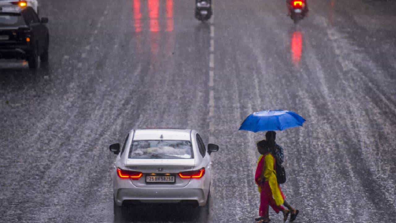 Kerala Rain Alert: കേരളത്തിൽ ഇടിമിന്നൽ ഭീഷണി ശക്തമാകുന്നു; മുന്നറിയിപ്പുമായി കേന്ദ്ര കാലാവസ്ഥ വകുപ്പ്; വിവിധ ജില്ലകളിൽ യെല്ലോ അലർട്ട്
