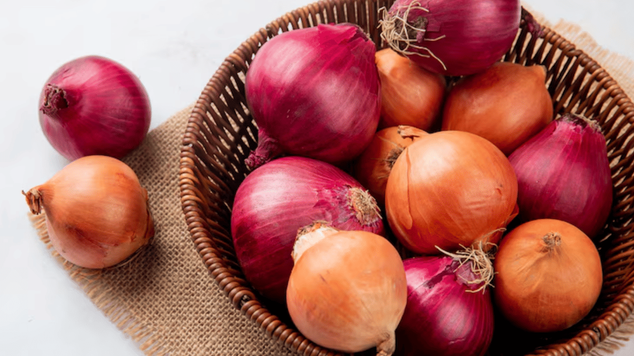 രക്തസഞ്ചാരം മെച്ചപ്പെടുത്താനും, കൊളസ്ട്രോൾ കുറയ്ക്കാനും ഹൃദയത്തെ രോഗങ്ങളിൽ നിന്ന് സംരക്ഷിക്കാനും സവാള ഗുണകരമാണ്.