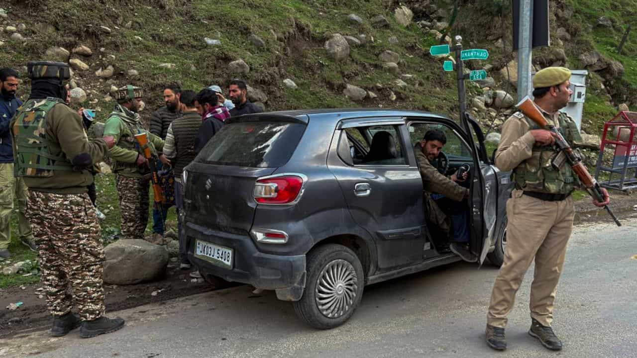 Pahalgam Terrorist Attack : പഹൽഗാം ഭീകരാക്രമണം; കൊല്ലപ്പെട്ടവരുടെ എണ്ണം 27 ആയി