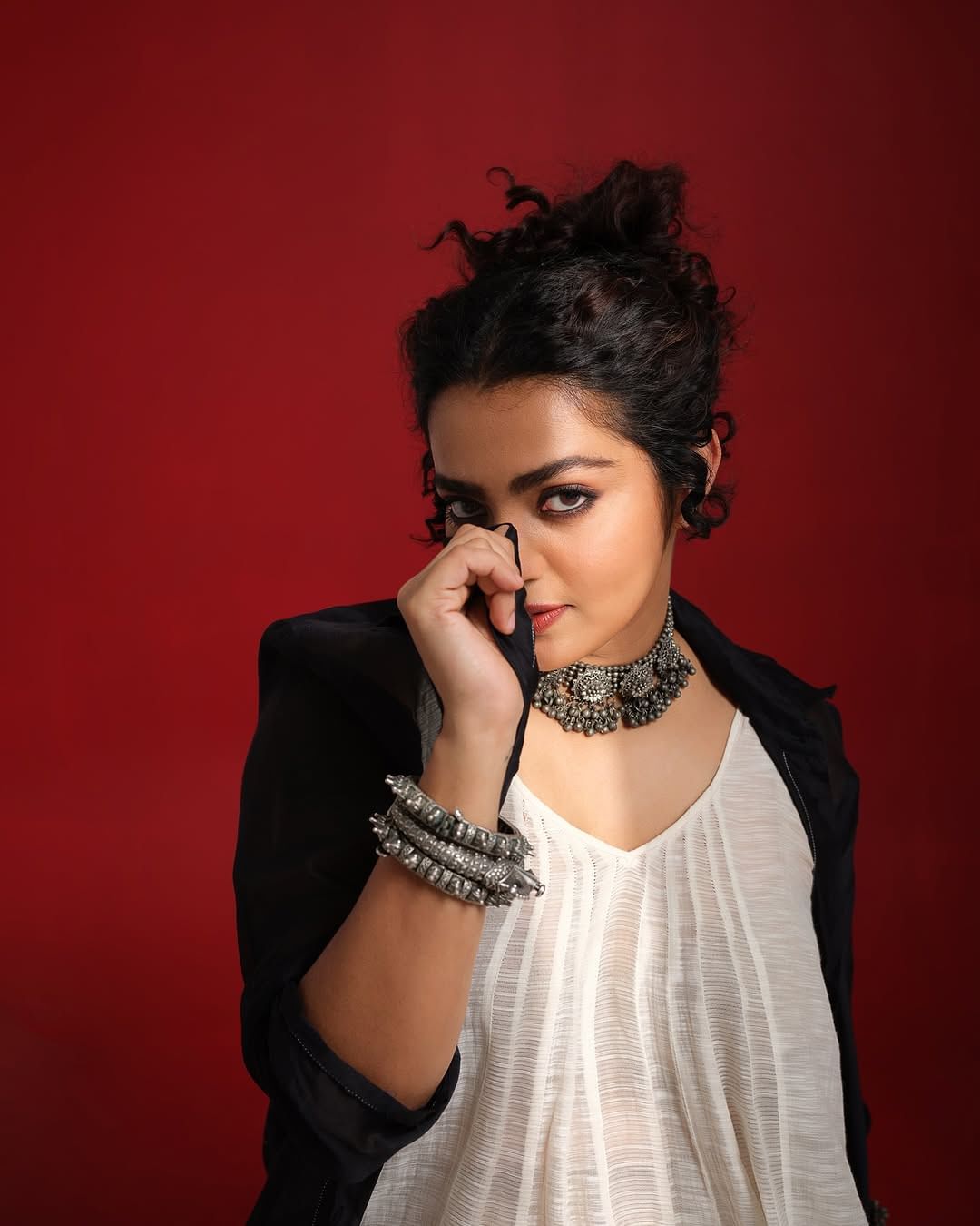 പൊതു കാര്യങ്ങളില് പ്രതികരിക്കുന്ന നടി തന്റെ സ്വകാര്യ ജീവിതത്തെ കുറിച്ച് അധികം സംസാരിക്കാറില്ല. ഇപ്പോഴിതാ ഒരു തമിഴ് ചാനലിന് നല്കിയ അഭിമുഖത്തില് തന്റെ പ്രണയത്തെ കുറിച്ചും മുന് കാമുകന്മാരുമായുള്ള സൗഹൃദത്തെ കുറിച്ചും താരം പറയുന്ന വാക്കുകളാണ് സോഷ്യൽ മീഡിയയിൽ ശ്രദ്ധേയമാകുന്നത്.