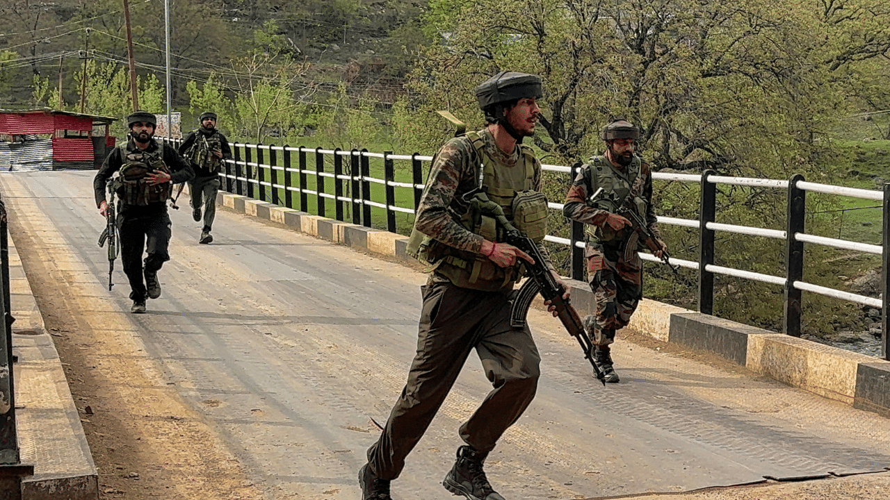 Pahalgam Terror Attack: നിന്നെ കൊല്ലില്ല, പോയി മോദിയോട് പറയൂ; ഭര്ത്താവിനെ കൊലപ്പെടുത്തിയ ശേഷം പല്ലവിയോട് ഭീകരർ Pahalgam Terror Attack: നിന്നെ കൊല്ലില്ല, പോയി മോദിയോട് പറയൂ; ഭര്ത്താവിനെ കൊലപ്പെടുത്തിയ ശേഷം പല്ലവിയോട് ഭീകരർ