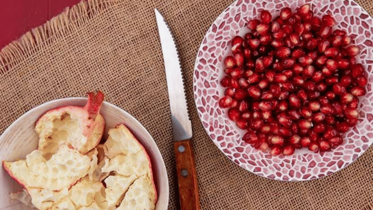 രക്തസമ്മർദ്ദം, കൊളസ്ട്രോൾ എന്നിവ കുറയ്ക്കാനും രക്തയോട്ടം മെച്ചപ്പെടുത്താനും മാതളനാരങ്ങ പതിവായി കഴിക്കാവുന്നതാണ്.