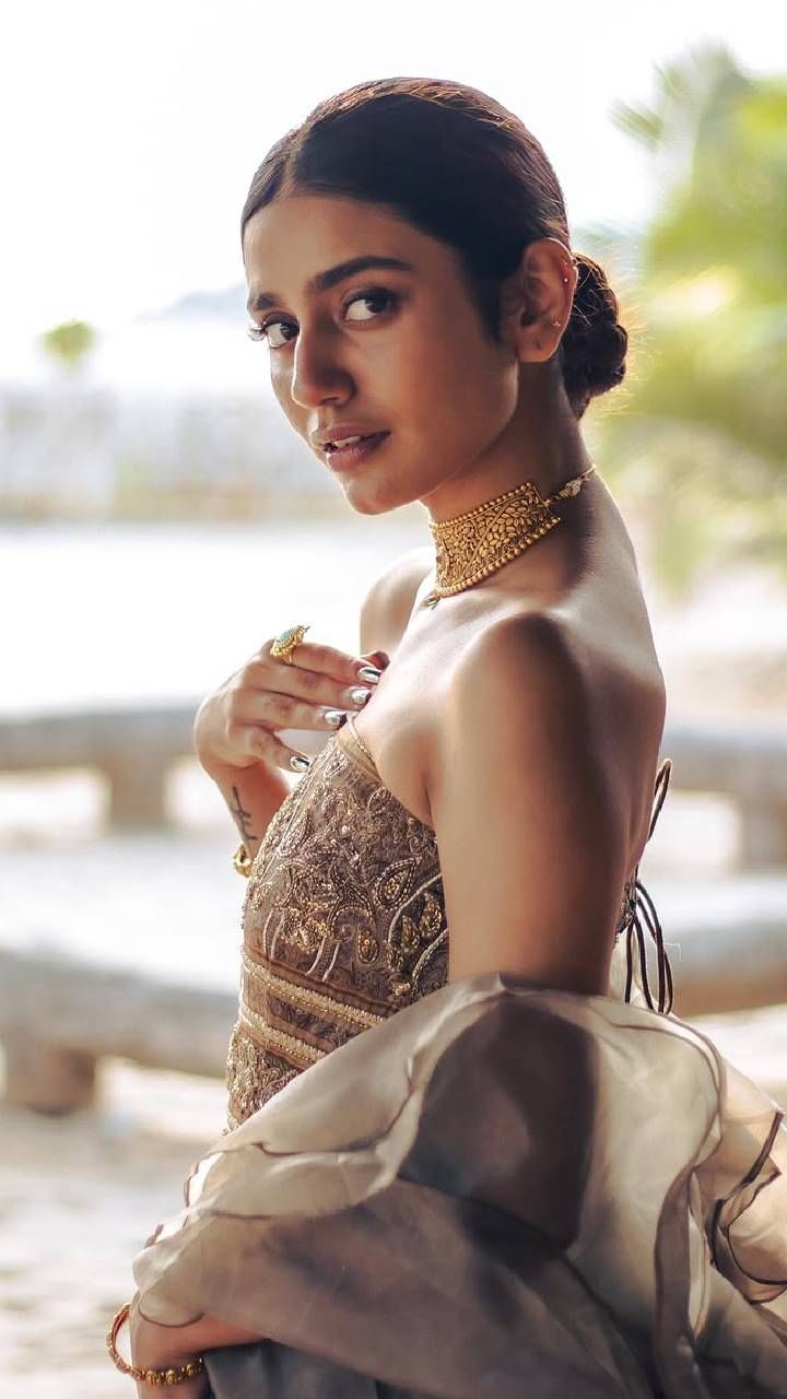 നടി പ്രിയ വാര്യരുടെ സൗന്ദര്യത്തിന്റെ രഹസ്യം എന്താണെന്ന് ചിന്തിച്ചിട്ടുണ്ടോ? താരത്തിന്റെ ഡയറ്റ് അറിഞ്ഞിരുന്നെങ്കിൽ‌ അത് പിന്തുടരാമെന്ന് ചിന്തിച്ചിട്ടുണ്ടോ