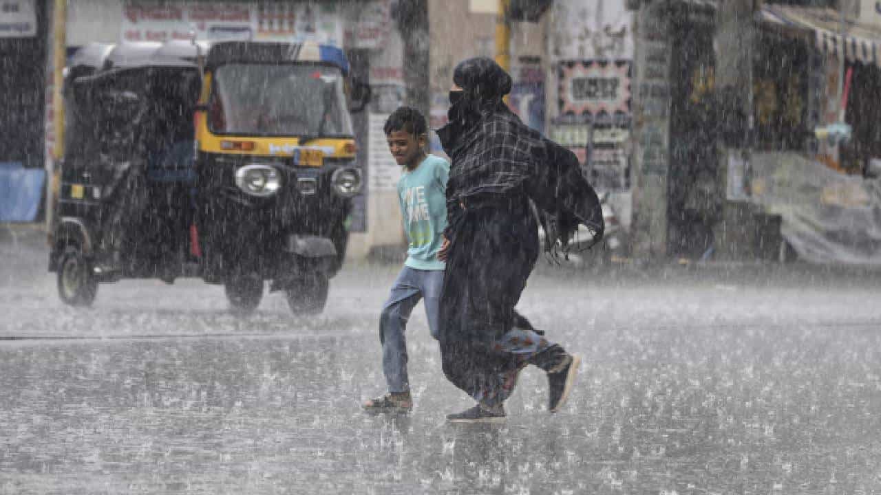 Kerala Rain Alert: കേരളത്തിൽ അതിതീവ്രമഴ മുന്നറിയിപ്പ്: 11 ജില്ലകളിൽ റെഡ് അലർട്ട്