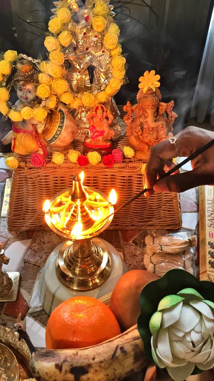 ഐശ്വര്യത്തിന്റെയും പ്രതീക്ഷയുടെയും സമ്പല്‍സമൃദ്ധിയുടെയും ഉത്സവമായ വിഷുവിനെ വരവേല്‍ക്കാനുള്ള ഒരുക്കത്തിലാണ് ഹൈന്ദവ വിശ്വാസികൾ.
