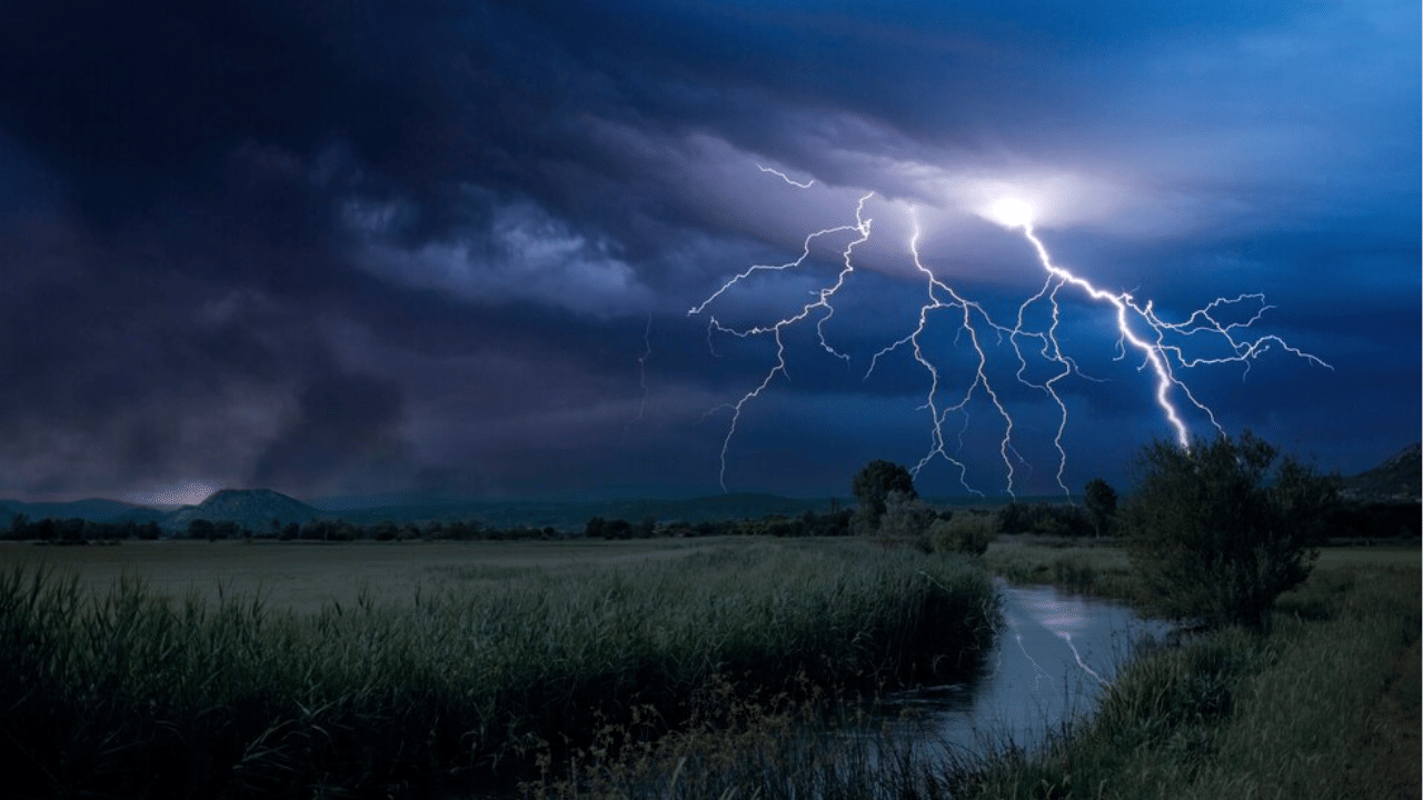 Kerala Weather Update: സംസ്ഥാനത്ത് ഇന്ന് ഇടിമിന്നലോടുകൂടിയ മഴയ്ക്കും ശക്തമായ കാറ്റിനും സാധ്യത; ജാഗ്രത നിർദേശം