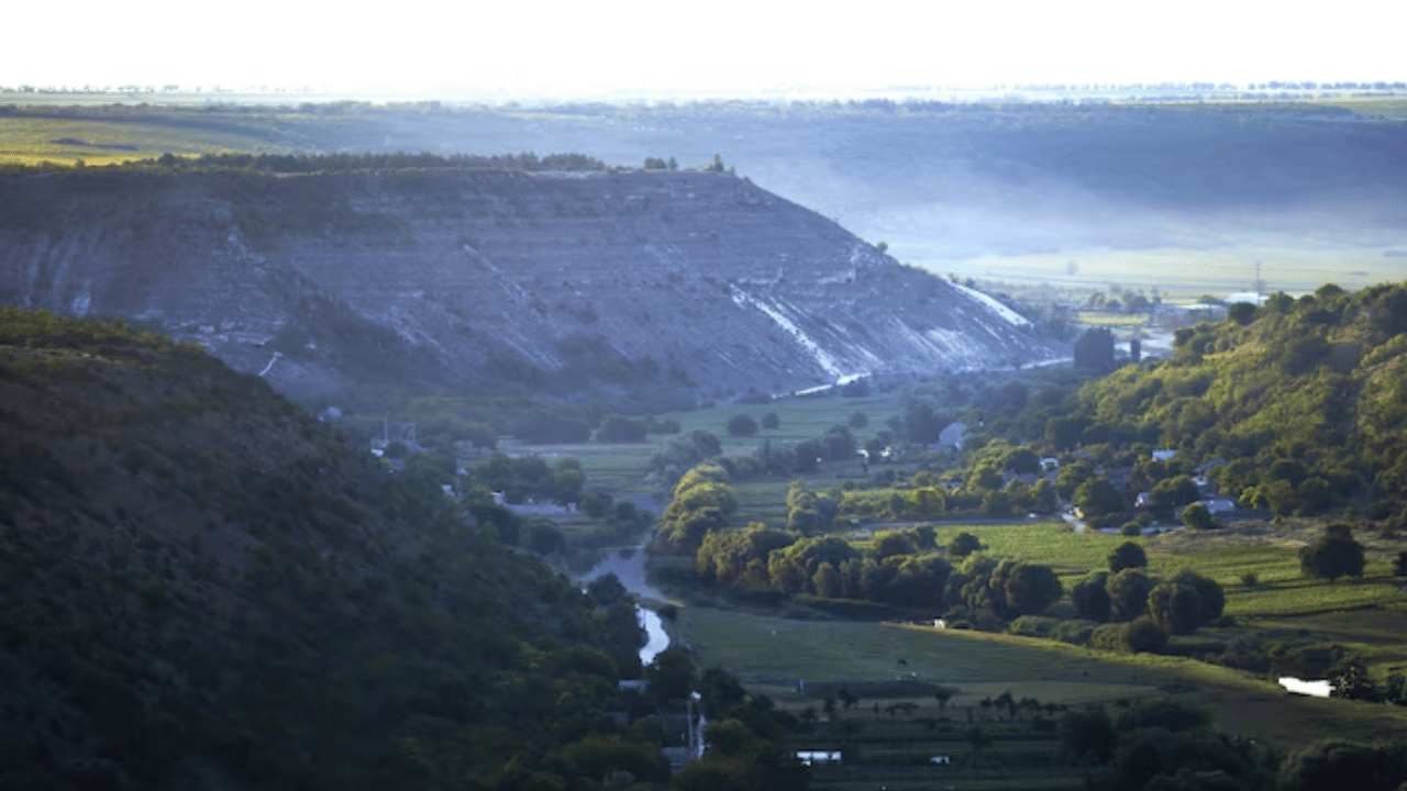 വാഹനങ്ങൾക്കു നിരോധനമുള്ള ഇന്ത്യയിലെ ഏക ഗ്രാമമാണ് മത്തേരാൻ. ആകെയുള്ളത് അത്യാവശ്യഘട്ടങ്ങളിൽ മാത്രം ഉപയോഗിക്കാവുന്ന അഗ്നിശമനസേനയുടെ വാഹനവും ആംബുലൻസുമാണ്.