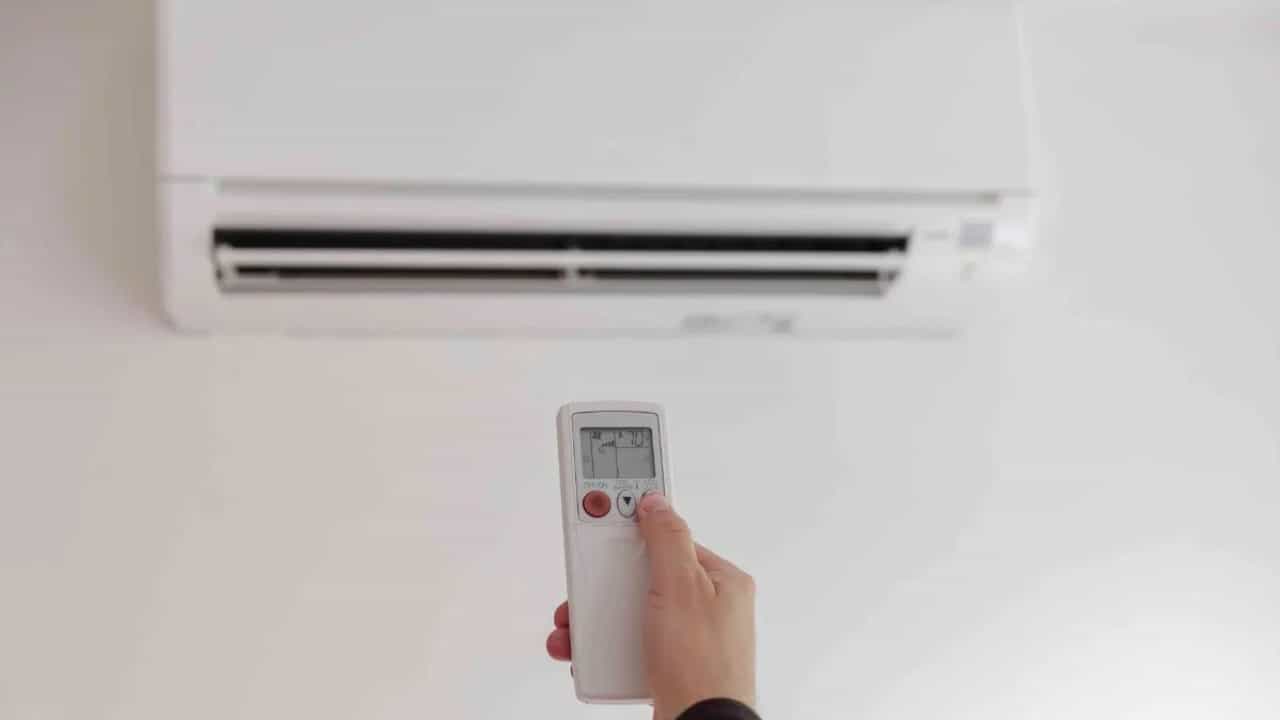 AC Using Tips:  എസിയും പൊട്ടിത്തെറിക്കും,  അതിശയം വേണ്ട, ശ്രദ്ധിക്കേണ്ട കാര്യങ്ങളുണ്ട്