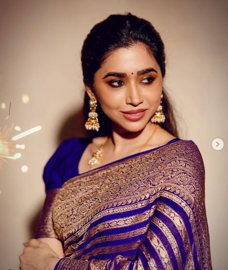 നടന് രവി മോഹന്റെയും ഭാര്യ ആരതിയുടെയും വിവാഹ മോചന കേസ് ചെന്നൈ കുടുംബ കോടതിയാണ് പരിഗണിക്കുന്നത്. ജീവനാംശമായി മാസം 40 ലക്ഷം രൂപ രവി മോഹന് നല്കണമെന്നാണ് ആരതി ആവശ്യപ്പെട്ടിരിക്കുന്നതെന്നാണ് റിപ്പോര്ട്ടുകള് സൂചിപ്പിക്കുന്നത്. (Image Credits: Instagram)