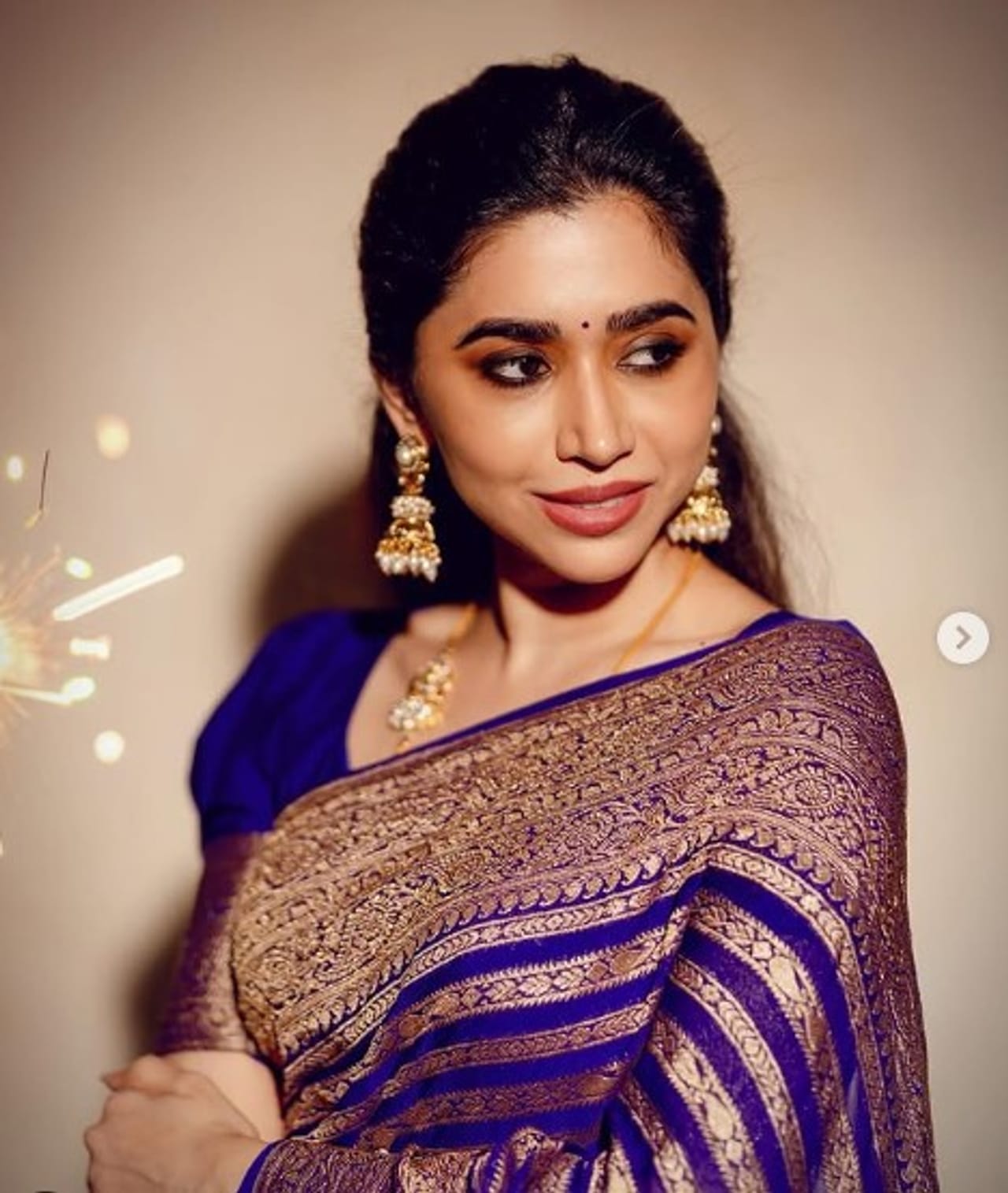 നടന് രവി മോഹന്റെയും ഭാര്യ ആരതിയുടെയും വിവാഹ മോചന കേസ് ചെന്നൈ കുടുംബ കോടതിയാണ് പരിഗണിക്കുന്നത്. ജീവനാംശമായി മാസം 40 ലക്ഷം രൂപ രവി മോഹന് നല്കണമെന്നാണ് ആരതി ആവശ്യപ്പെട്ടിരിക്കുന്നതെന്നാണ് റിപ്പോര്ട്ടുകള് സൂചിപ്പിക്കുന്നത്. (Image Credits: Instagram)