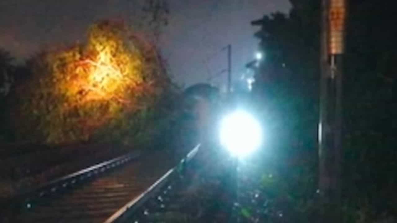 Kerala Rain : ആലുവയിലും കോഴിക്കോടും റെയിൽവെ ട്രാക്കിൽ മരങ്ങൾ വീണു; ട്രെയിനുകൾ വൈകി ഓടുന്നു