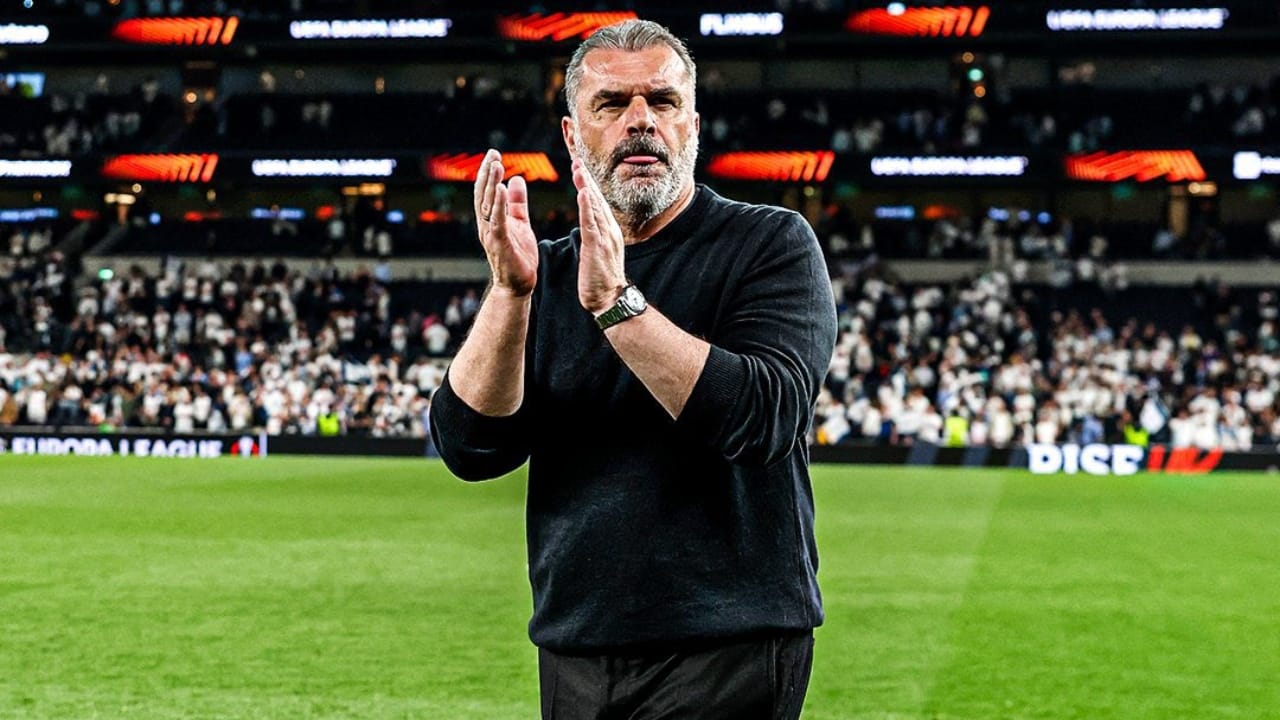 ഇംഗ്ലീഷ് പ്രീമിയർ ലീഗിൽ വളരെ മോശം പ്രകടനങ്ങളാണ് ഓസ്ട്രേലിയൻ പരിശീലകൻ ആഞ്ജ് പോസ്റ്റേകോഗ്ലൂവിന് കീഴിൽ ടോട്ടനം നടത്തിയത്. കേവലം 38 പോയിൻ്റുമായി 17ആം സ്ഥാനത്താണ് ടോട്ടനം. ഈ കിരീടത്തോടെ പരിശീലകൻ്റെ സ്ഥാനം തെറിക്കാനുള്ള സാധ്യതയില്ലെന്നാണ് വിലയിരുത്തൽ.
