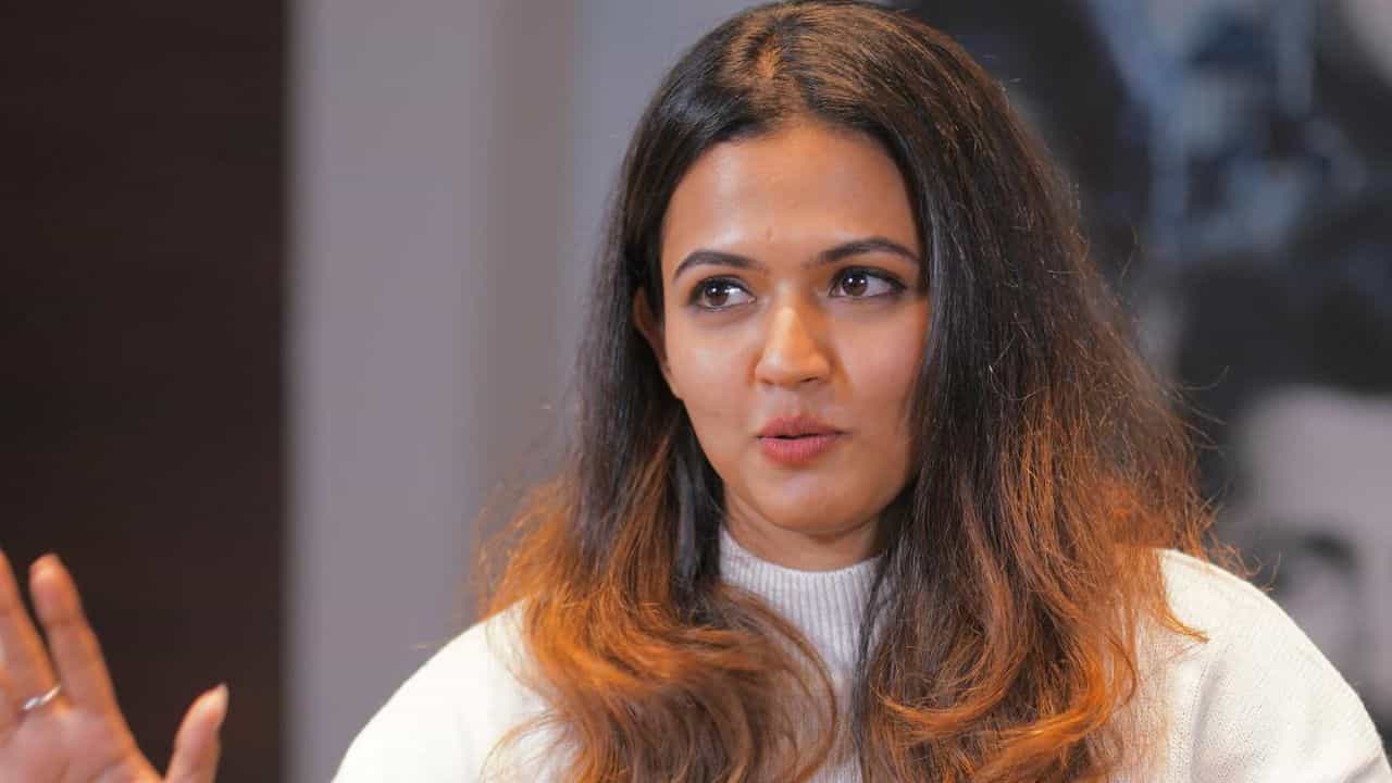 Aparna Das : കുട്ടികൾ ഇതൊക്കെ കാണുന്നുണ്ടെന്ന് ഓർക്കണം, ബി ഗ്രേഡ് സിനിമയുണ്ടാക്കുന്ന ആ ലേഡി പച്ചയ്ക്കാണ് ഇൻസ്റ്റഗ്രാമിൽ പലതും പറയുന്നത്; അപർണ ദാസ്