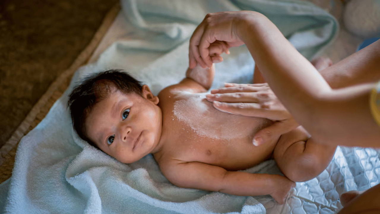Baby Skincare Tips: നിങ്ങളുടെ കുഞ്ഞിന്റെ ചർമ്മം ശരിയായ രീതിയിൽ എങ്ങനെ പരിപാലിക്കാം?