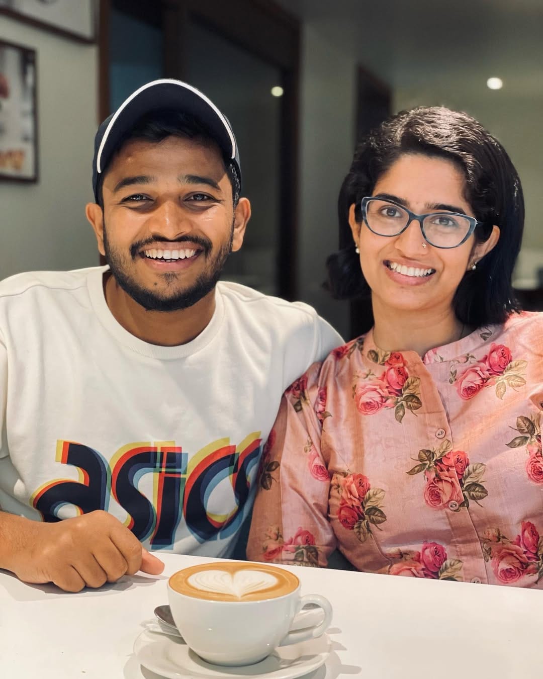 എലിസബത്ത് ചില കാര്യങ്ങളില്‍ തന്റെയത്ര അലമ്പല്ല. അല്‍പം പക്വതയുള്ള ആളാണ്. തമാശയാകേണ്ടിടത് തമാശയും സീരിയസ് ആകേണ്ടിടത്ത് സീരിയസും ആണവള്‍.