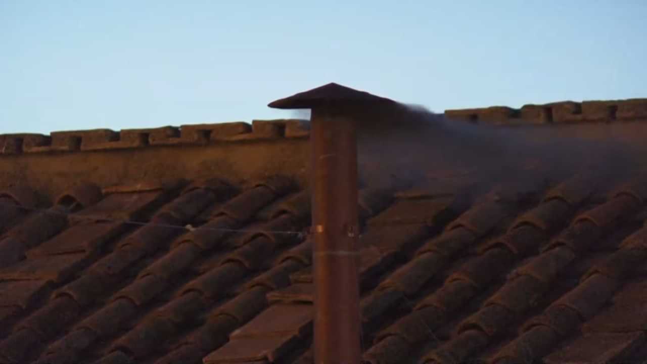 Papal Conclave: വത്തിക്കാനിൽ ഉയർന്നത് കറുത്ത പുക; കോൺക്ലേവിലെ ആദ്യ റൗണ്ടിൽ മാർപാപ്പ ആരെന്ന് തീരുമാനമായില്ല