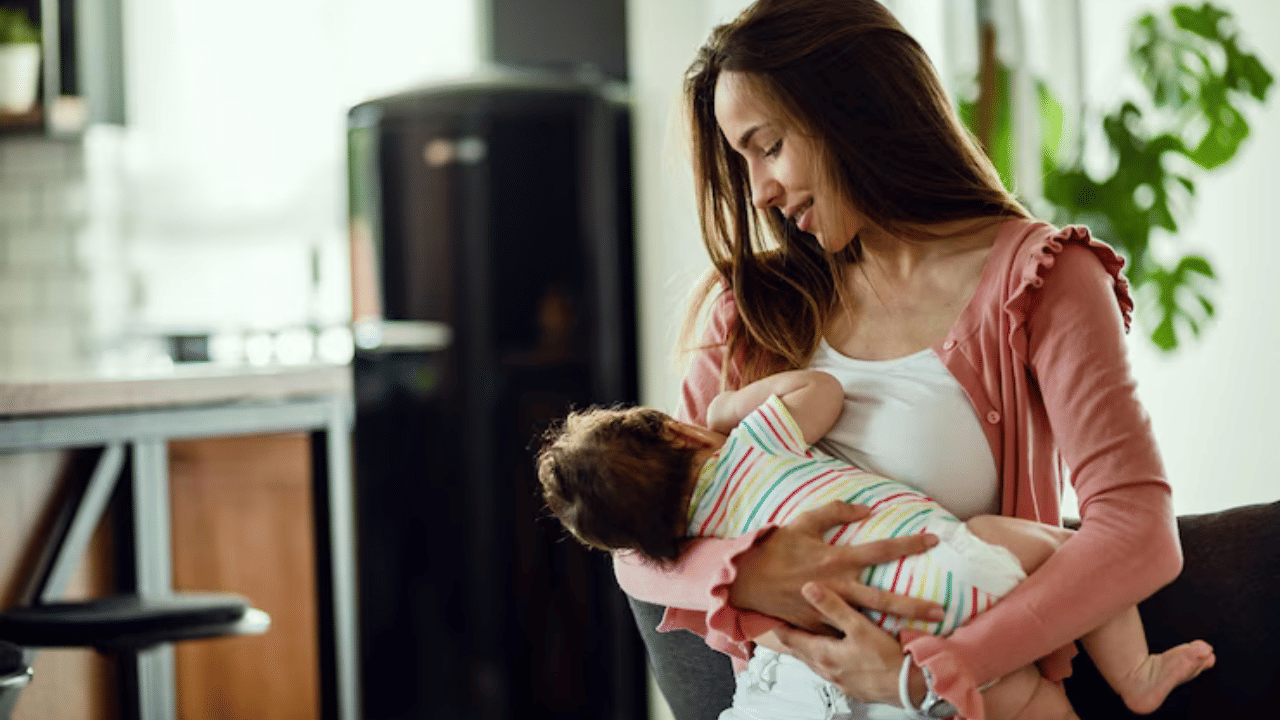 Breastfeeding: മുലയൂട്ടുന്ന അമ്മമാർ ആൻ്റിബയോട്ടിക്ക് കഴിച്ചാൽ കുഞ്ഞിനെ ബാധിക്കുമോ?
