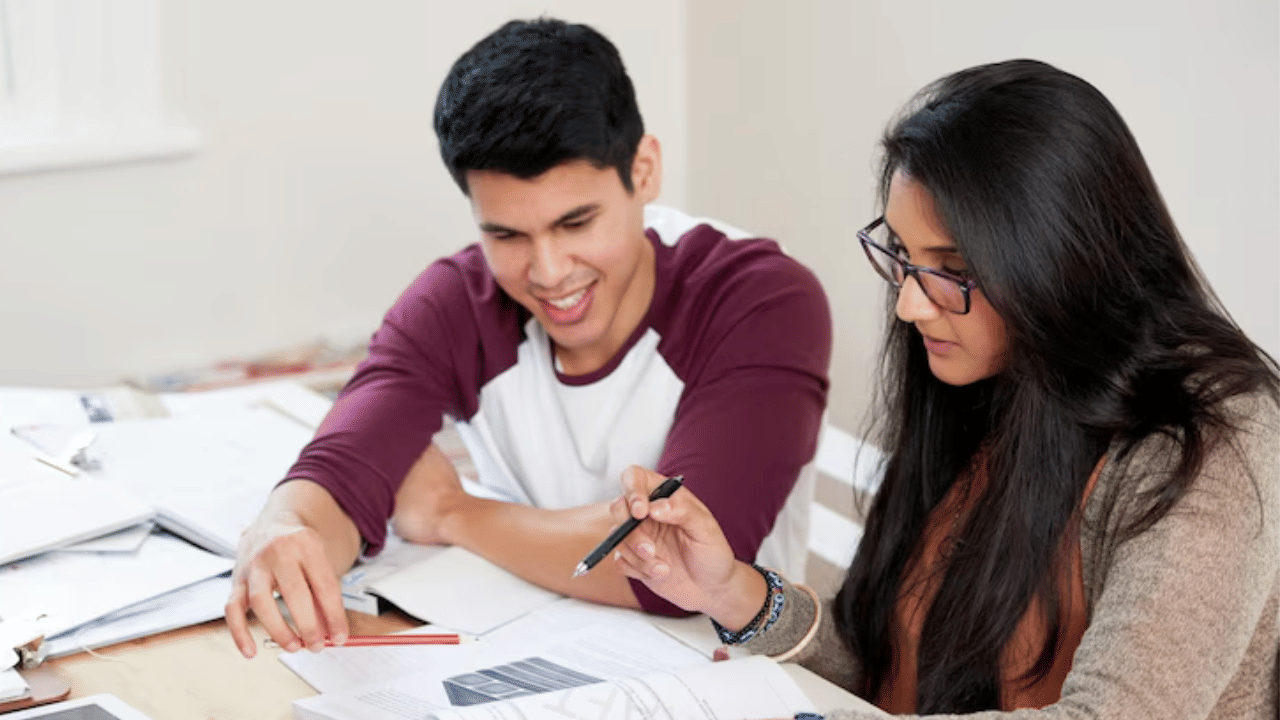 ടൂറിസം: ബി.എസ്.സി./ബി.എ. കുലിനറി ആര്‍ട്സ്, ബി.ബി.എ. ഹോസ്പിറ്റാലിറ്റി മാനേജ്മെന്റ്, എയര്‍പോര്‍ട്ട് & എയര്‍ലൈന്‍ മാനേജ്മെന്റ്, ലോജിസ്റ്റിക് മാനേജ്മെന്റ് തുടങ്ങിയ ടൂറിയം കോഴ്സുകൾക്കും ഏറെ സാധ്യതയുണ്ട്.