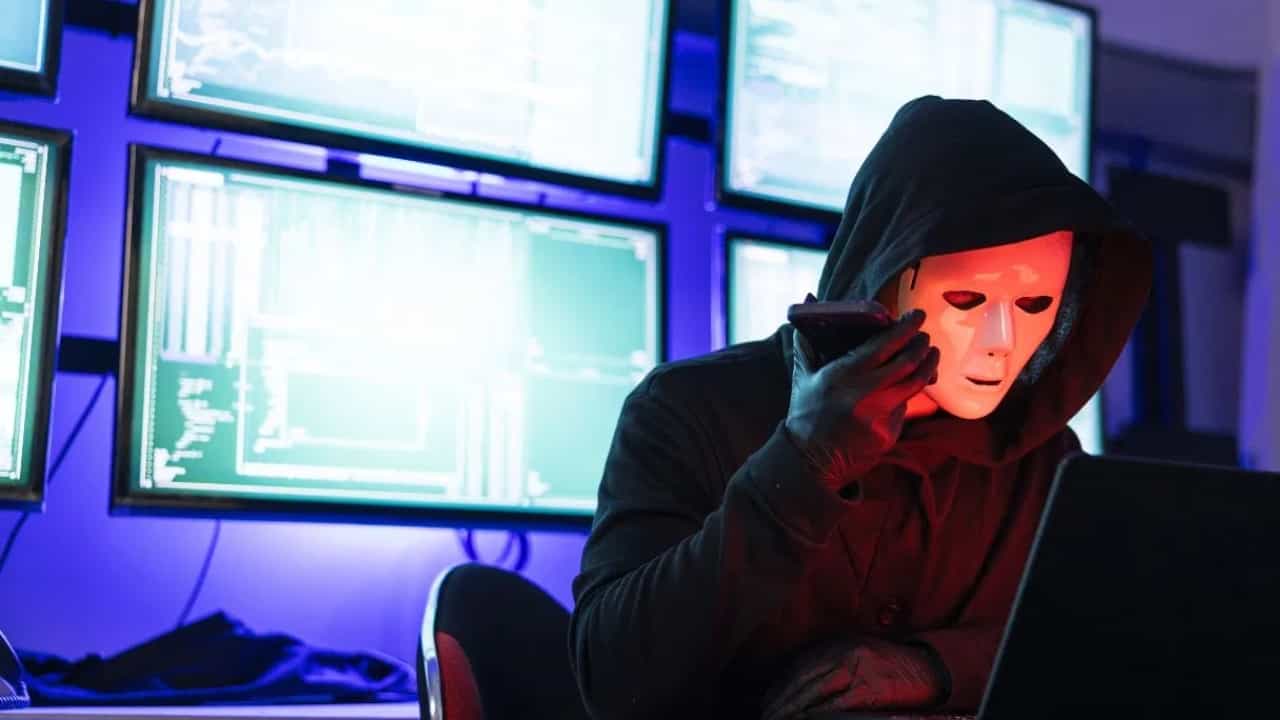 Cyber Fraud: സഹകരണ ബാങ്ക് സെർവർ ഹാക്ക് ചെയ്തു, തട്ടിയത് 11.55 കോടി, ഒടുവിൽ Cyber Fraud: സഹകരണ ബാങ്ക് സെർവർ ഹാക്ക് ചെയ്തു, തട്ടിയത് 11.55 കോടി, ഒടുവിൽ