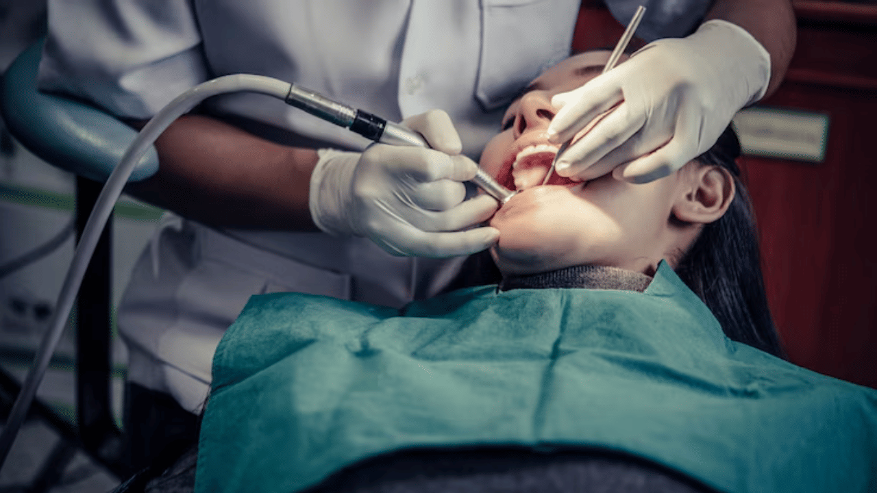 Tamil Nadu Dental Clinic Death: ദന്താശുപത്രിയിൽ ചികിത്സതേടിയ എട്ട് രോഗികൾ മരിച്ചു; സംഭവം തമിഴ്നാട് വാണിയമ്പാടിയിൽ, ഞെട്ടിക്കുന്ന റിപ്പോർട്ടുകൾ പുറത്ത് Tamil Nadu Dental Clinic Death: ദന്താശുപത്രിയിൽ ചികിത്സതേടിയ എട്ട് രോഗികൾ മരിച്ചു; സംഭവം തമിഴ്നാട് വാണിയമ്പാടിയിൽ, ഞെട്ടിക്കുന്ന റിപ്പോർട്ടുകൾ പുറത്ത്