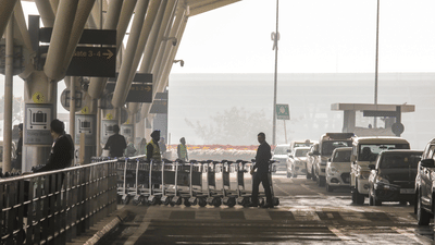 Delhi Airport: യാത്രക്കാർ ശ്രദ്ധിക്കുക! ഡൽഹി വിമാനത്താവളത്തിൽ 49 വിമാനങ്ങൾ വഴിതിരിച്ചുവിട്ടു; കൂടുതലറിയാം