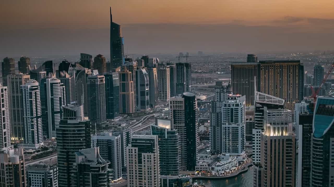 Dubai: ഒറ്റ രാത്രികൊണ്ട് ദുബായ് സ്ഥാപനം അപ്രത്യക്ഷം; മലയാളികളടക്കം നിക്ഷേപകർക്ക് നഷ്ടമായത് ലക്ഷങ്ങൾ Dubai: ഒറ്റ രാത്രികൊണ്ട് ദുബായ് സ്ഥാപനം അപ്രത്യക്ഷം; മലയാളികളടക്കം നിക്ഷേപകർക്ക് നഷ്ടമായത് ലക്ഷങ്ങൾ