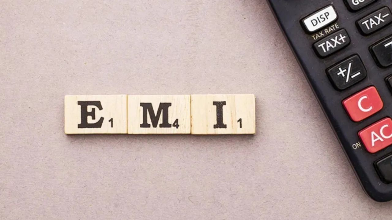EMI Calculator: വായ്പ എടുക്കാന് പ്ലാനുണ്ടോ അതും 5 ലക്ഷം? ഇഎംഐ എത്രയെന്ന് കണ്ടുപിടിക്കാം EMI Calculator: വായ്പ എടുക്കാന് പ്ലാനുണ്ടോ അതും 5 ലക്ഷം? ഇഎംഐ എത്രയെന്ന് കണ്ടുപിടിക്കാം