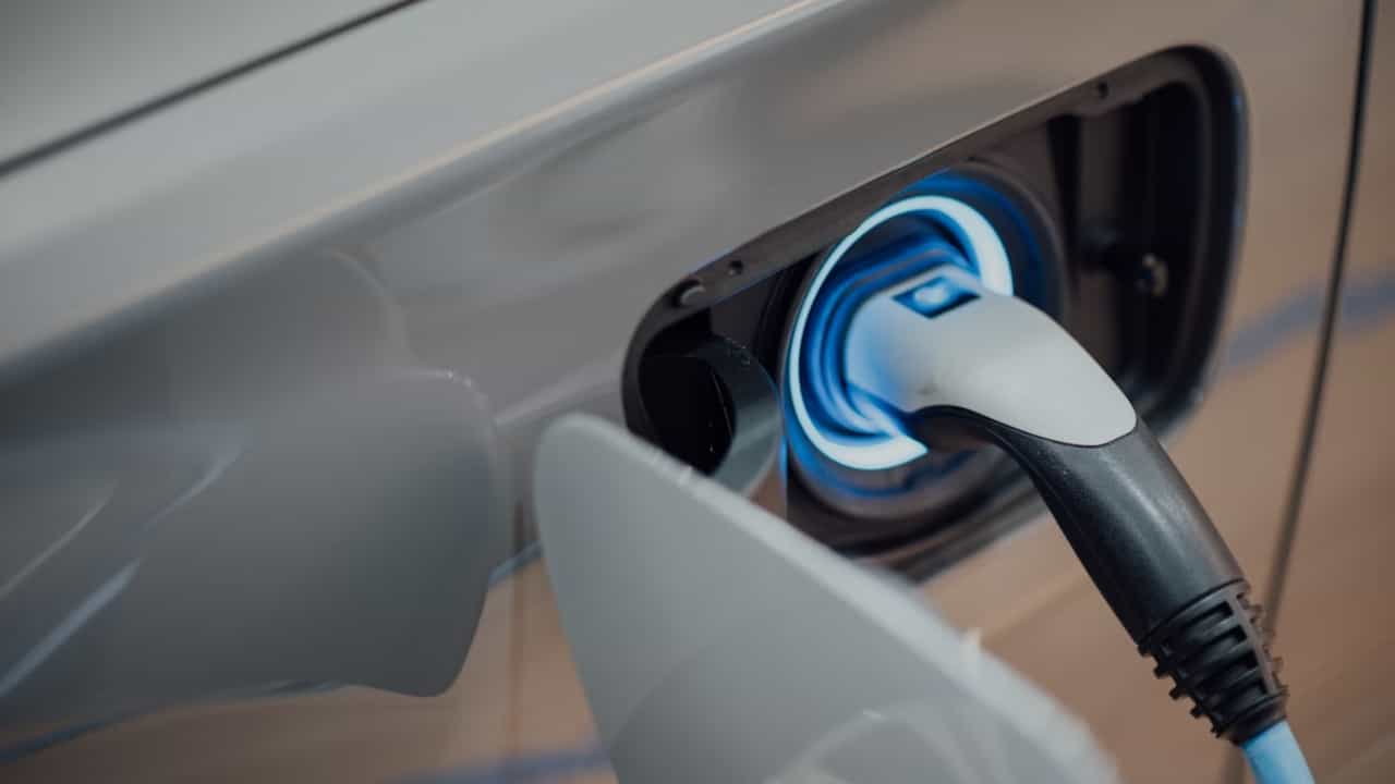 EV Charging: കേരളത്തിലെ ഇവിക്കാർക്ക് എട്ടിൻ്റെ പണി; രാത്രി ചാർജ് ചെയ്താൽ 30 ശതമാനം അധിക തുക അടയ്ക്കണം EV Charging: കേരളത്തിലെ ഇവിക്കാർക്ക് എട്ടിൻ്റെ പണി; രാത്രി ചാർജ് ചെയ്താൽ 30 ശതമാനം അധിക തുക അടയ്ക്കണം