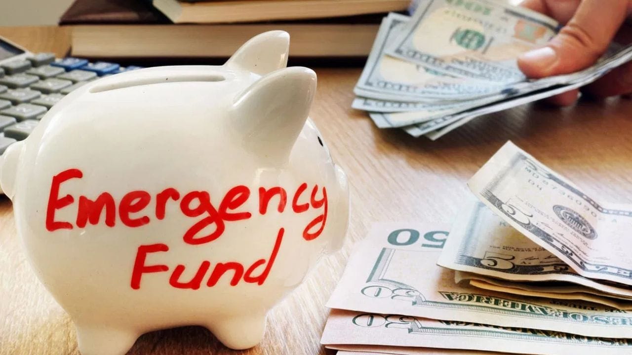 Emergency Fund: എമര്‍ജന്‍സി ഫണ്ട് ഉണ്ടാക്കുന്നത് എങ്ങനെയെന്ന് അറിയില്ലേ? വെറും 12 മാസം കൊണ്ട് എല്ലാം സെറ്റാകും