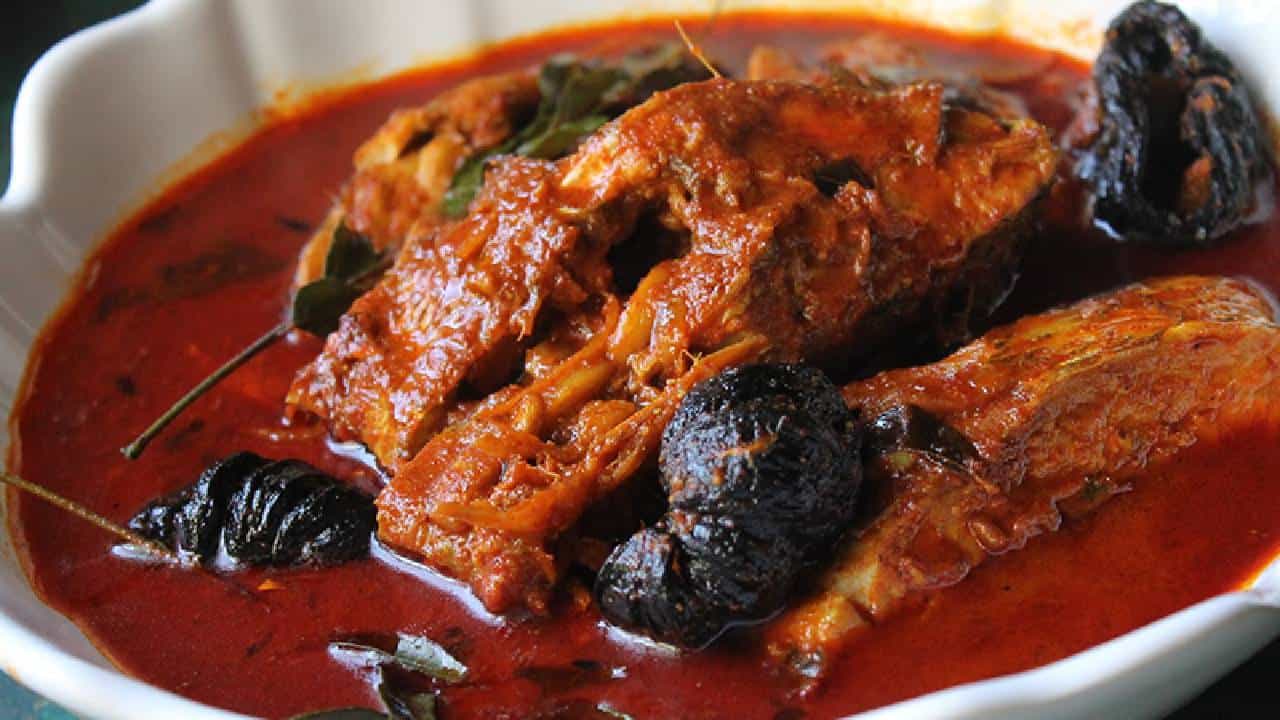 Authentic Fish Curry: നല്ല എരിവുള്ള കുടംപുളിയിട്ട ഷാപ്പിലെ ഒരടിപൊളി മീൻകറി തയ്യാറാക്കിയാലോ?... Authentic Fish Curry: നല്ല എരിവുള്ള കുടംപുളിയിട്ട ഷാപ്പിലെ ഒരടിപൊളി മീൻകറി തയ്യാറാക്കിയാലോ?...