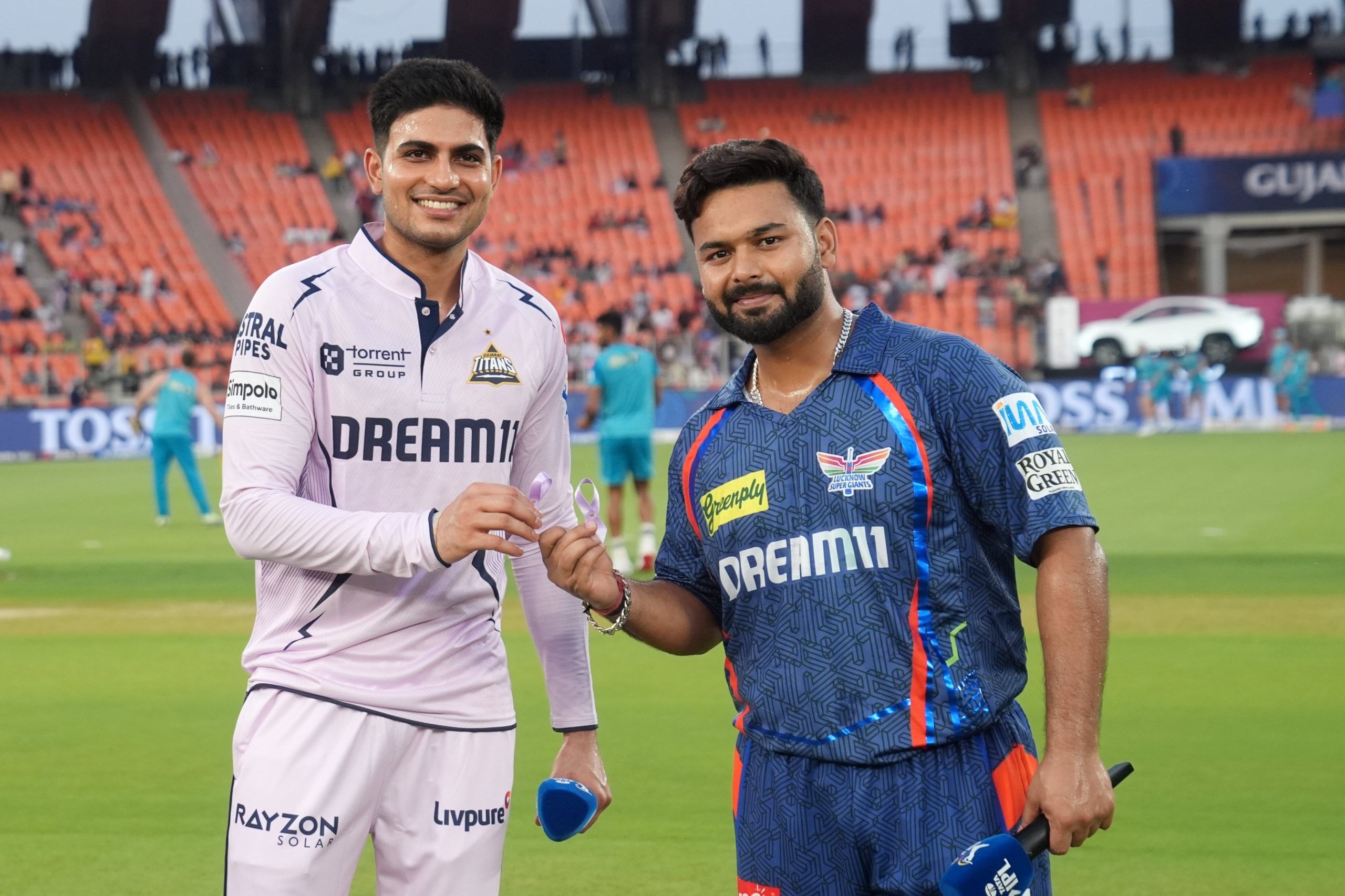 ലഖ്നൗ സൂപ്പർ ജയൻ്റ്സിനെതിരായ പരാജയം ഗുജറാത്ത് ടൈറ്റൻസിന് കനത്ത തിരിച്ചടിയാണ് നൽകിയത്. പ്ലേ ഓഫ് ഉറപ്പിച്ചെങ്കിലും നിലവിലെ ഫോം അനുസരിച്ച് ടീം ആദ്യ രണ്ട് സ്ഥാനങ്ങളിലൊന്നിൽ ഇടം നേടേണ്ടതായിരുന്നു. എന്നാൽ, ലഖ്നൗവിനെതിരായ തോൽവി ഈ സാധ്യത കുറയ്ക്കും. (GT X)
