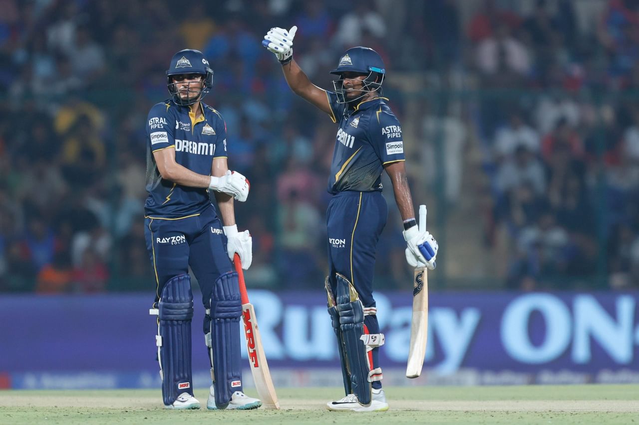 ഇനി അടുത്ത കളി ഗുജറാത്ത് ജയിച്ചാലും ആദ്യ രണ്ട് സ്ഥാനം ഉറപ്പിക്കാനാവില്ല. പഞ്ചാബോ ബെംഗളൂരുവോ അടുത്ത രണ്ട് മത്സരങ്ങൾ വിജയിച്ചാൽ വീണ്ടും ഗുജറാത്ത് താഴേക്കിറങ്ങും. അടുത്ത കളി ജയിച്ചാൽ ഗുജറാത്തിന് 20 പോയിൻ്റും അടുത്ത രണ്ട് കളി ജയിച്ചാൽ പഞ്ചാബിനും ബെംഗളൂരുവിനും 21 പോയിൻ്റ് വീതവും ആകും.