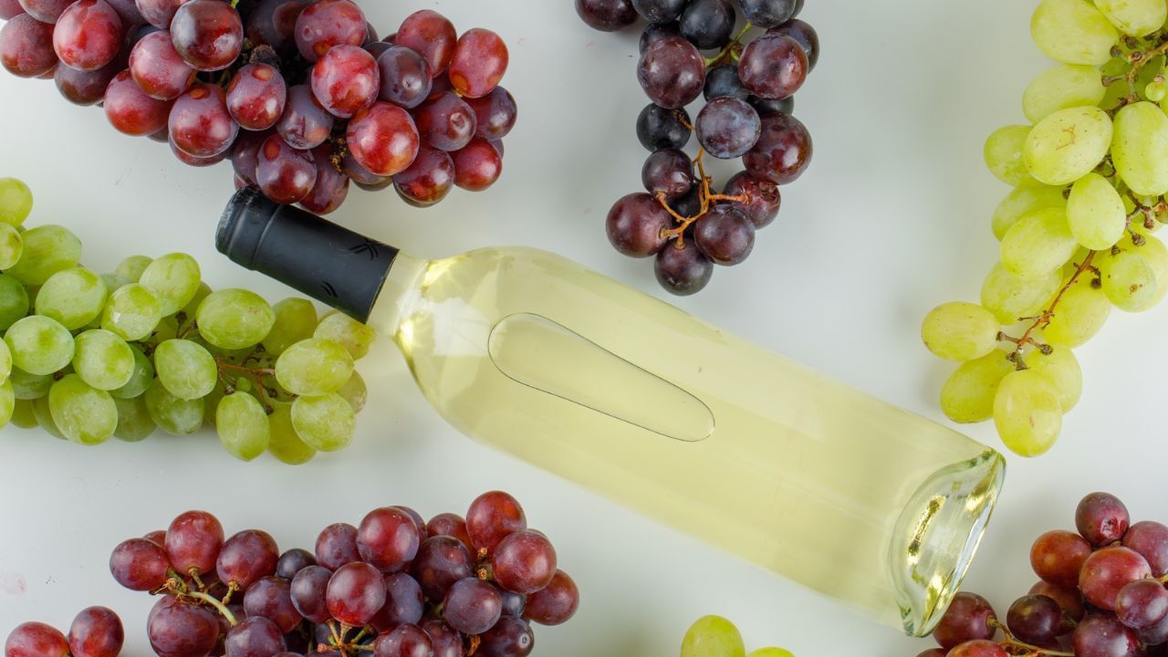 Hair Growth Tips: മുടിയ്ക്ക് കരുത്തേകാന്‍ മുന്തിരിക്കുരു എണ്ണ സഹായിക്കും?