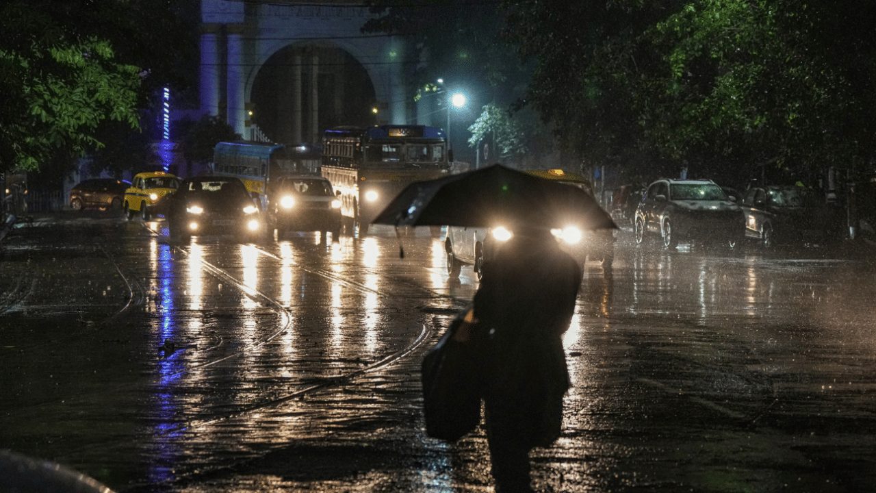 Heavy Rain Damage: തിരുവനന്തപുരത്ത് ശക്തമായ കാറ്റും മഴയും; വ്യാപക നാശം, 12 വീടുകൾ പൂർണമായും തകർന്നു