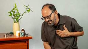 Heart Attack Symptoms: ഹൃദയാഘാതത്തിന് മുമ്പ് കാണുന്ന ചില ലക്ഷണങ്ങൾ ഇവയാണ്? അറിയണം ഇക്കാര്യങ്ങൾ Heart Attack Symptoms: ഹൃദയാഘാതത്തിന് മുമ്പ് കാണുന്ന ചില ലക്ഷണങ്ങൾ ഇവയാണ്? അറിയണം ഇക്കാര്യങ്ങൾ...