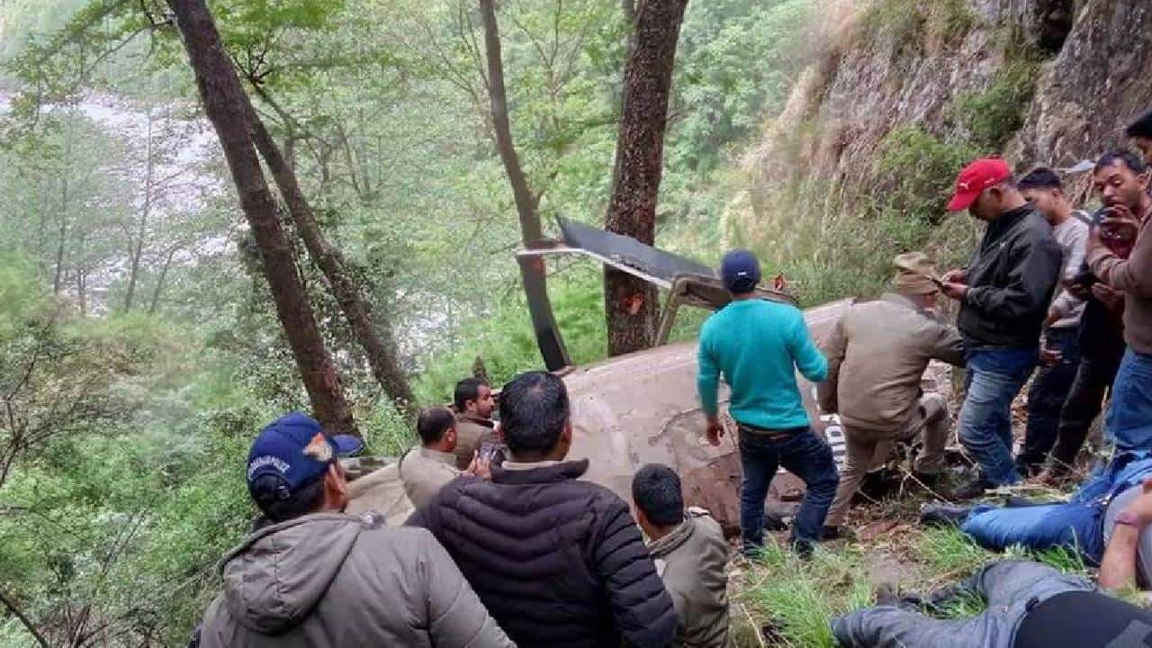 Helicopter Crashes: ഹെലികോപ്റ്റർ തകർന്ന് ഉത്തരാഖണ്ഡിൽ നാല് വിനോദസഞ്ചാരികൾ മരിച്ചു