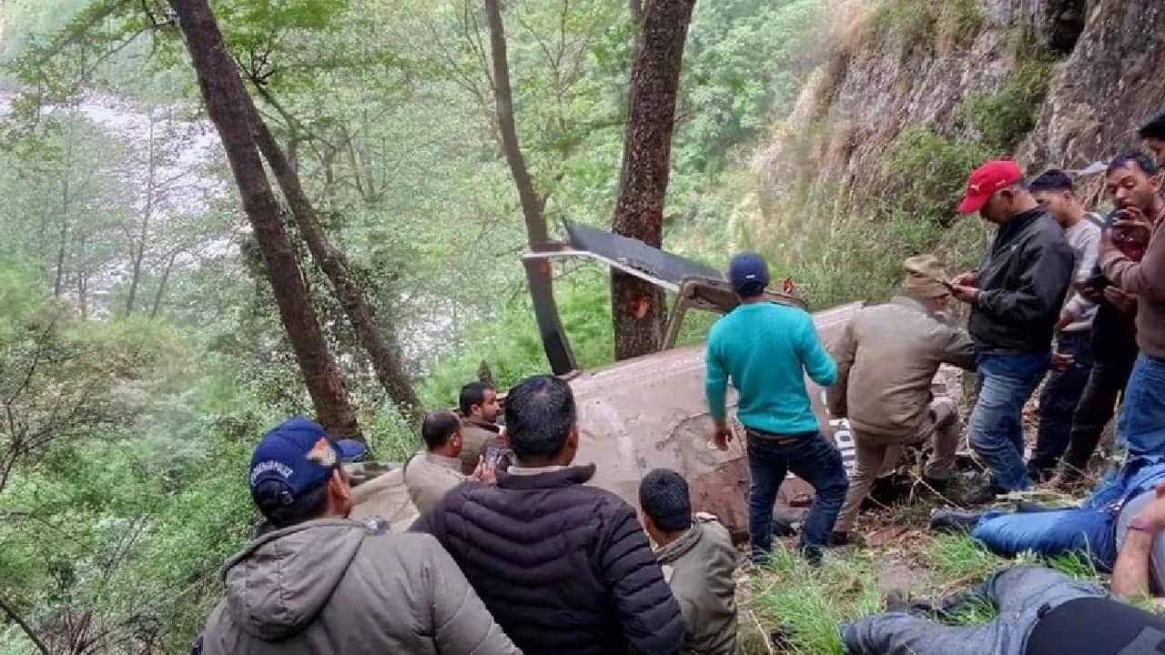 Helicopter Crashes: ഹെലികോപ്റ്റർ തകർന്ന് ഉത്തരാഖണ്ഡിൽ നാല് വിനോദസഞ്ചാരികൾ മരിച്ചു Helicopter Crashes: ഹെലികോപ്റ്റർ തകർന്ന് ഉത്തരാഖണ്ഡിൽ നാല് വിനോദസഞ്ചാരികൾ മരിച്ചു