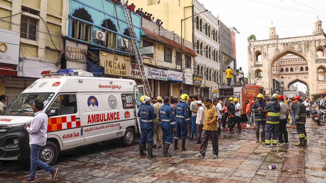 Hyderabad Fire Accident: ഹൈദരാബാദില് വന് ദുരന്തം; കെട്ടിടത്തിലുണ്ടായ തീപിടിത്തത്തില് നിരവധി മരണം Hyderabad Fire Accident: ഹൈദരാബാദില് വന് ദുരന്തം; കെട്ടിടത്തിലുണ്ടായ തീപിടിത്തത്തില് നിരവധി മരണം
