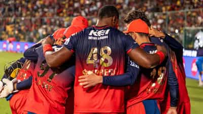 IPL 2025: പ്ലേഓഫിലേക്ക് മത്സരിക്കാൻ ഏഴ് ടീമുകൾ; ടോപ്പ് ടു സാധ്യത ആർക്കൊക്കെ?: സാധ്യതകൾ ഇങ്ങനെ