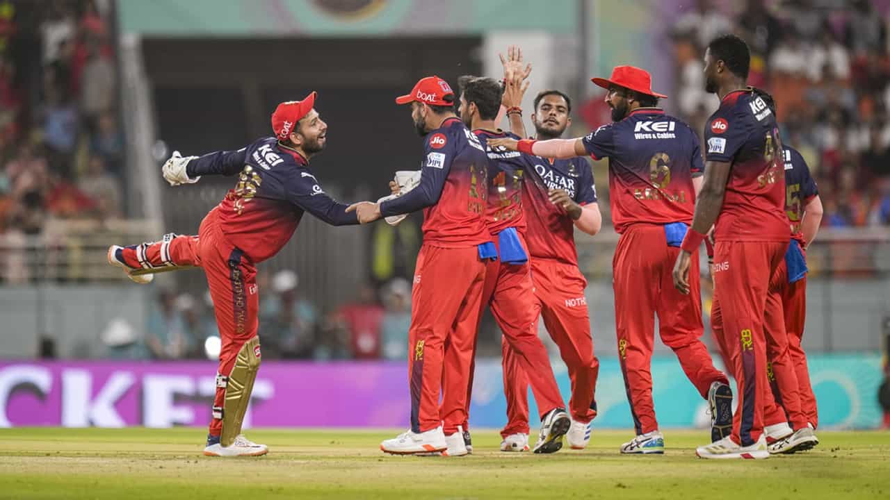 IPL 2025: എന്താ ഇപ്പോള്‍ സംഭവിച്ചേ? എന്ത് മൂഡ്, ആര്‍സിബി മൂഡ്! തകര്‍ന്നടിഞ്ഞ് പഞ്ചാബ് ബാറ്റിങ്‌