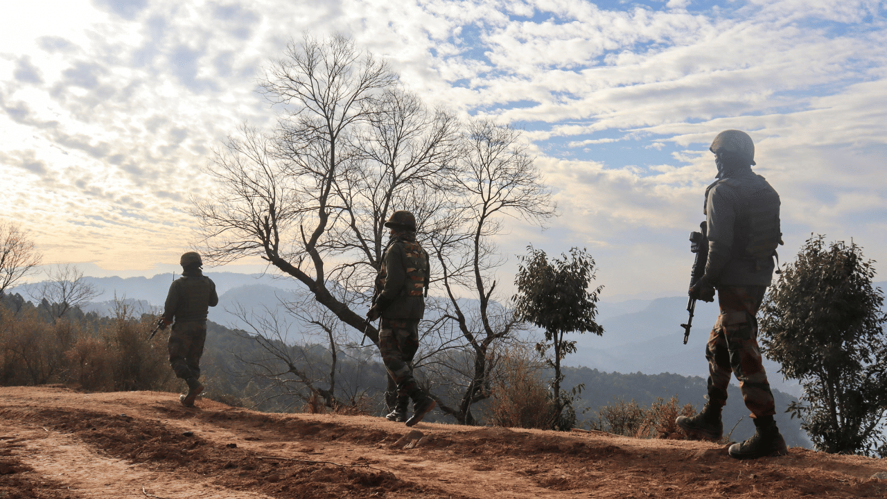 ​India-Pak Conflict: വ്യോമാതിർത്തി അടച്ച് പാക്കിസ്ഥാൻ; സ്കൂളുകൾക്ക് അവധി, പ്രകോപനമുണ്ടായാൽ തിരിച്ചടിക്കുമെന്ന് ഇന്ത്യ