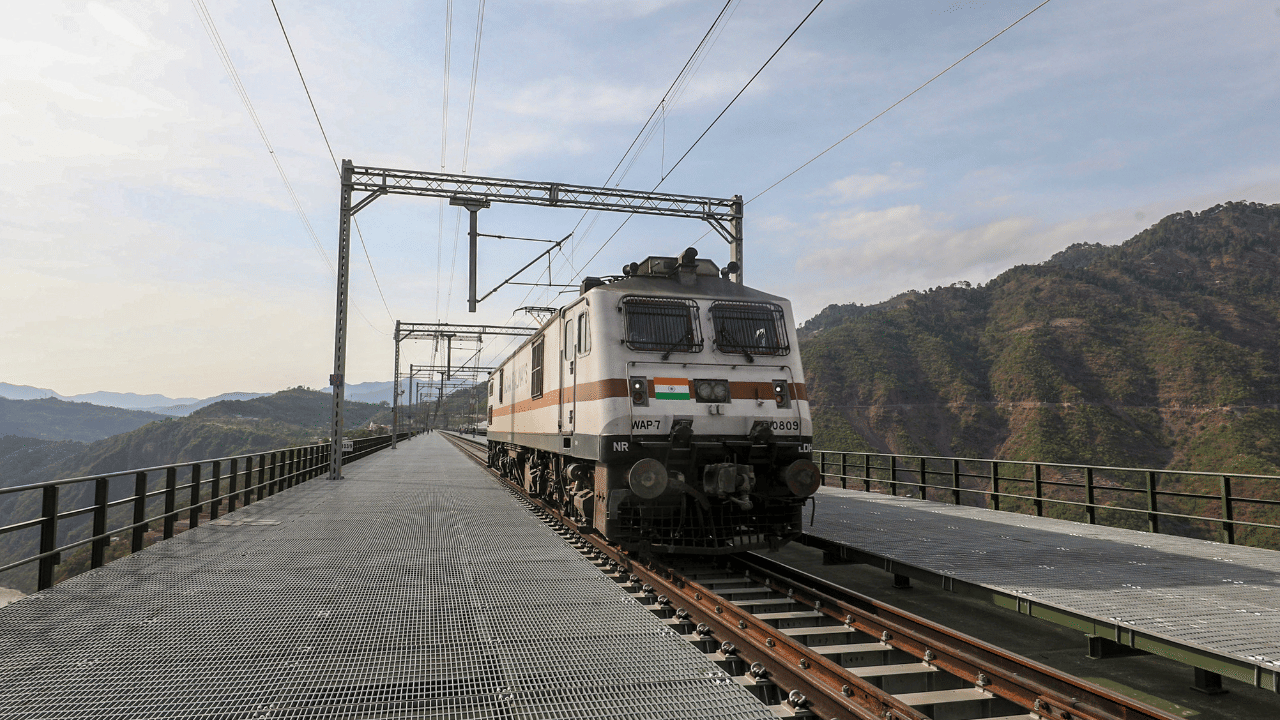 India Pakistan Conflict: ഇന്ത്യ- പാകിസ്താൻ സംഘർഷം; ജമ്മുകാശ്മീരിൽ നിന്ന് പ്രത്യേക ട്രെയിൻ സർവീസുകൾ ആരംഭിക്കുമെന്ന് റെയിൽവേ