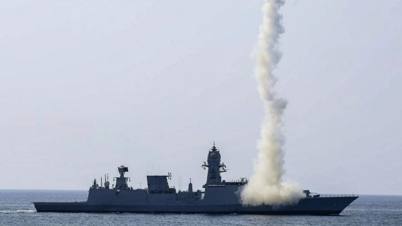 Indian Navy Warns Pak: തിരിച്ചടിച്ചിരിക്കും; പാകിസ്ഥാന് മുന്നറിയിപ്പുമായി നാവിക സേന, ഇന്ത്യയിലേക്ക് കടന്നാൽ ഇല്ലാതാക്കും