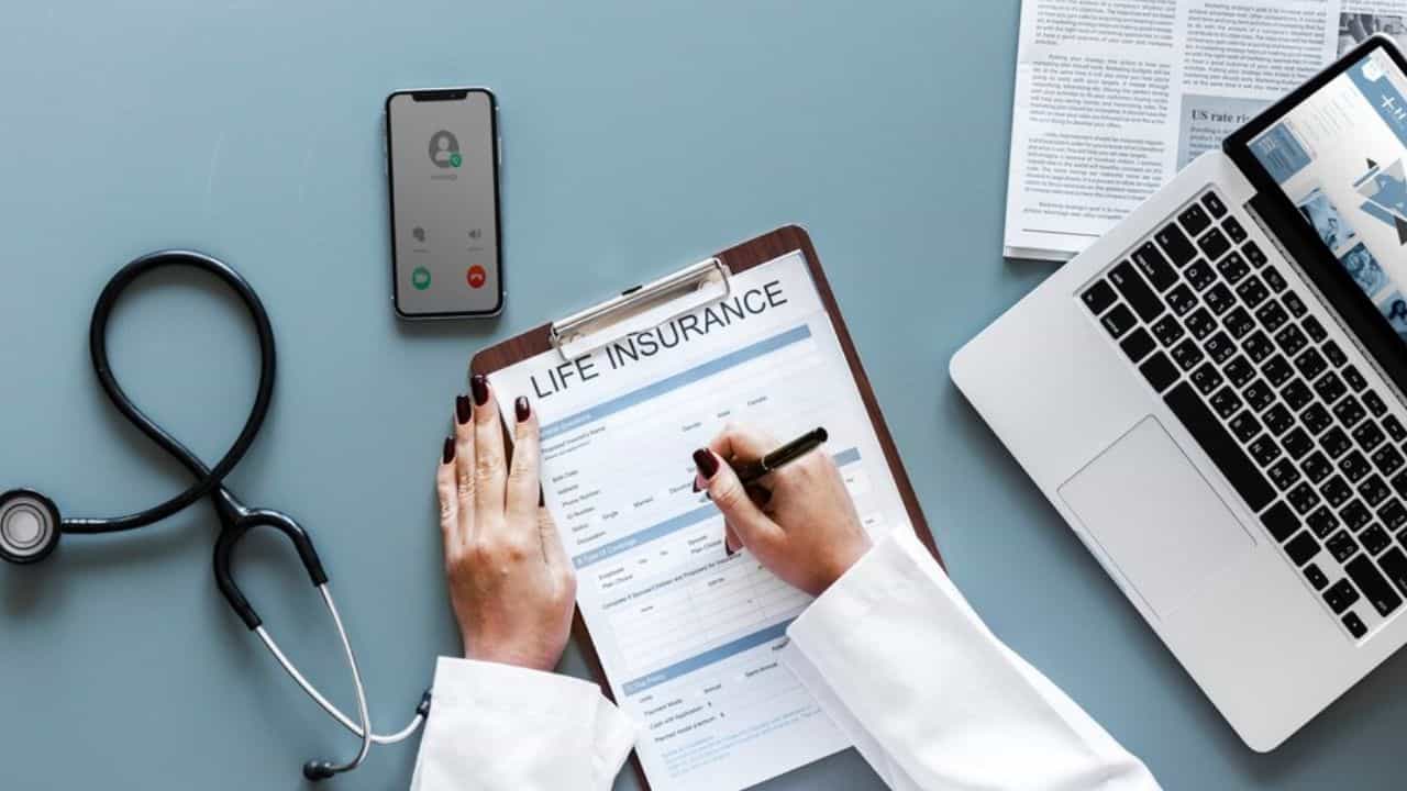 Post Office Insurance: 355 രൂപ മുടക്കാമോ? 10 ലക്ഷത്തിന്റെ കവറേജ് നേടാം