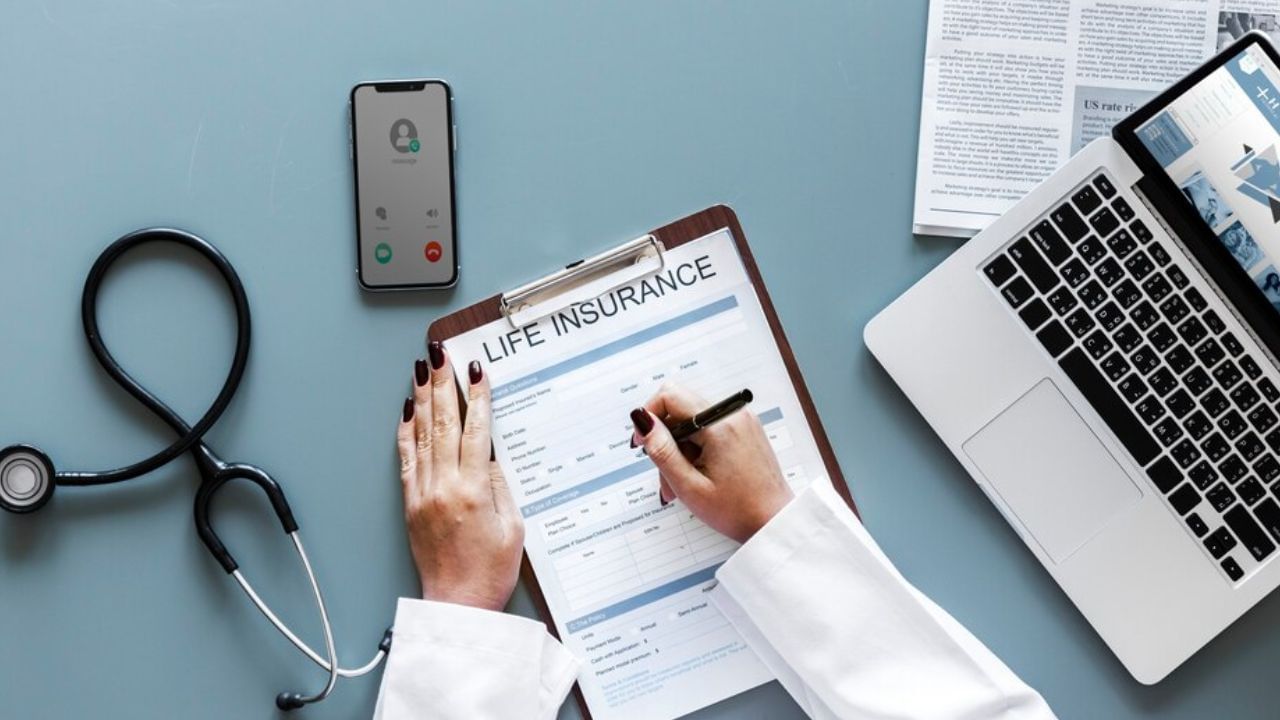 Post Office Insurance: 355 രൂപ മുടക്കാമോ? 10 ലക്ഷത്തിന്റെ കവറേജ് നേടാം