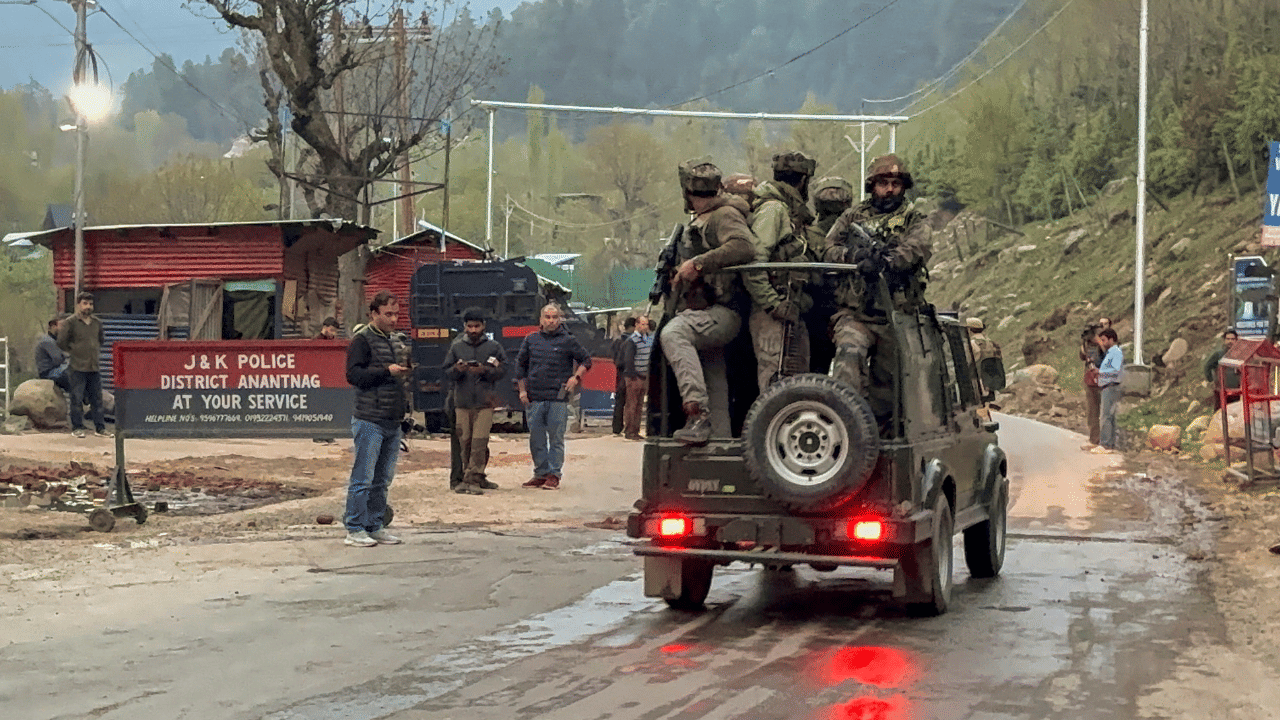 Jammu Kashmir Encounter: ജമ്മുകശ്മീരിൽ ഭീകരവാദികളും സുരക്ഷാ സേനയും തമ്മിൽ ഏറ്റുമുട്ടൽ; തിരച്ചിൽ പുരോഗമിക്കുന്നു